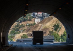夢見駕車下陡坡：10 個意義和象徵