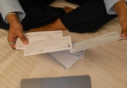 夢見一張支票的 9 個夢境解釋：夢見偽造支票 、夢見收到一大筆支票