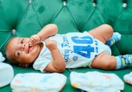 夢見收養嬰兒的 9 個夢境解釋：夢見和嬰兒玩耍、夢見收養許多嬰兒