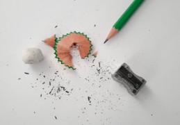 夢見鉛筆：40個場景與解釋