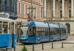 夢見無法下公車的 9 個夢境解釋：夢見公車太擁擠、夢見一輛公車消失在遠方