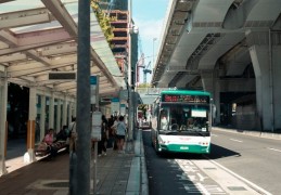 夢見公共汽車的 9 個夢境解釋：夢見公共汽車拋錨、夢見公共汽車事故