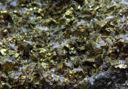 夢見金礦的 9 個夢境解釋：夢見熔化黃金、夢見住在金屋裡