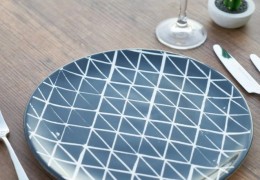 夢見盤子 23 個夢境解釋：夢見破盤子、夢見扔盤子、夢見收到盤子
