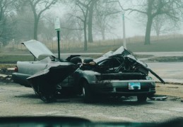 夢見被車撞：7 個意義和象徵 