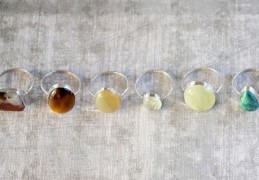 25 種戒指夢境含義：夢見右手戴戒指、夢見左手戴戒指、夢見小指上戴戒指