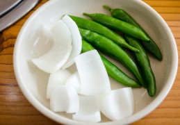 夢見配菜的 9 個夢境解釋：夢見太多配菜、夢見分享配菜