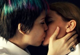 夢見親吻陌生同性：15 個意義和象徵