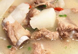 14 個排骨湯解夢含義：夢見煮排骨湯、夢見排骨湯、夢見吃排骨湯