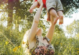 夢見打媽媽的9 個夢境解釋：夢見媽媽微笑、夢見媽媽離家