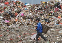 夢見垃圾堆的 9 個夢境解釋：夢見踩到一堆垃圾、夢見聞到一堆垃圾的味道