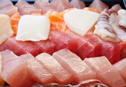 夢見三文魚的 9 個夢境解釋：夢見收到三文魚作為禮物 、夢見自己做三文魚生魚片