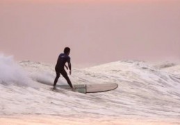 夢見衝浪的 16 個夢境解釋：夢見在浪上滑行、夢見在晴天乘浪