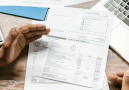 夢見空白支票的 9 個夢境解釋：夢見藏空白支票、夢見燃燒的空白支票