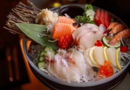 夢見吃生魚片的 10 個夢境解釋：夢見與陌生人一起吃生魚片、夢見用手吃生魚片