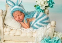 夢見背著嬰兒的 9 個夢境解釋：夢見背著嬰兒向他人展示、夢見背著死去的嬰兒