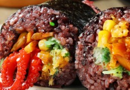 8 個飯糰夢解讀：夢見送飯糰、夢見收到飯糰