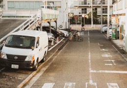 夢見車子分成兩半是什麼意思？意義和象徵、心理狀態、情境解讀