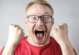 夢見被大聲斥責：10 個意義和象徵