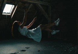 夢見陌生人被詛咒：8 個意義和象徵