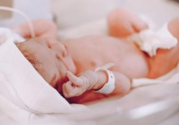 夢見新生兒的 9 個夢境解釋：夢見幫嬰兒洗澡、夢見失去嬰兒