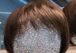 夢見戴假髮的 16 個夢境解釋：夢見戴多頂假髮、夢見失去假髮