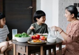 夢見與祖先共進晚餐的 9 個夢境解釋：夢見祖先留下食物 、夢見祖先準備的餐點