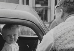 夢見已故的父親打我的 9 個夢境解釋：夢見與已故父親交談 、 夢見已故父親送你禮物