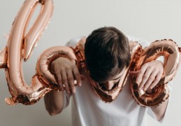 夢見已故名人是什麼意思？意義和象徵、心理狀態、情境解讀