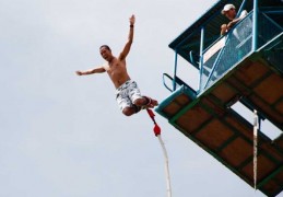 夢見蹦極的 18 個夢境解釋：夢見丟失蹦極裝備 、 夢見反覆蹦極