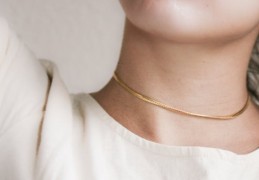 夢見戴金項鍊的 5 個夢境解釋：夢見同時佩戴多條金項鍊、夢見擦亮金項鍊