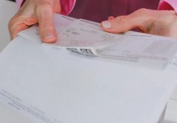 夢見看到一張支票的 10 個夢境解釋：夢見撕裂支票、夢見自己發支票