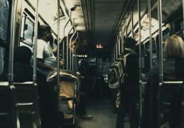 夢見搭乘擁擠的巴士的 9 個夢境解釋：夢見在巴士上弄丟錢包 、 夢見搭乘空巴士