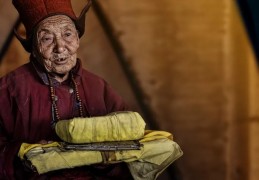 ​夢見布施給僧侶的 9 個夢境解釋：夢見從和尚那裡聽法 、夢見一位和尚消失