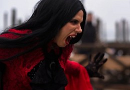 夢見吸血鬼喝美味血液：14 個意義和象徵