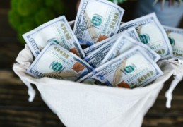 夢見裝滿錢的袋子的 14 個夢境解釋：夢見自己輸錢、 夢見一袋錢