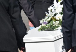 夢見朋友死亡的 17 個夢境解釋：夢見死去的朋友哭泣、 夢見死去朋友在笑