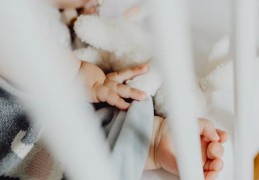 夢見幫嬰兒洗澡的 9 個夢境解釋：夢見用溫水幫寶寶洗澡 、夢見用冷水洗嬰兒