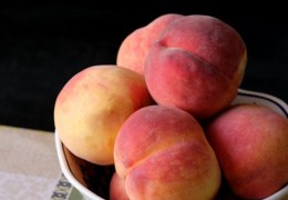 夢見桃子掉落的 9 個夢境解釋：夢見分發桃子、夢見買賣桃子