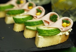 夢見吃開胃菜：14 個意義和象徵