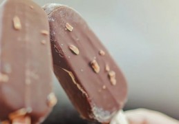 夢見巧克力冰淇淋：15 個意義和象徵