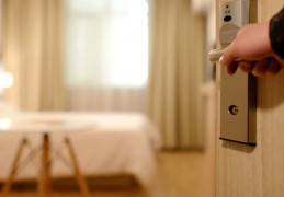 夢見在旅館犯錯：7 個意義和象徵