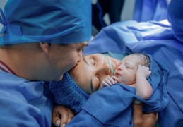 夢見別人生下嬰兒的 9 個夢境解釋：夢見同事生嬰兒、夢見陌生人生下嬰兒
