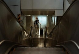 夢見搭電梯下到地下室：9 個意義和象徵