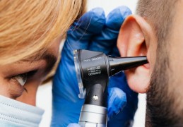 夢見舔耳朵 ：6 個意義和象徵