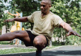 夢見在斜坡上跌倒：11 個意義和象徵