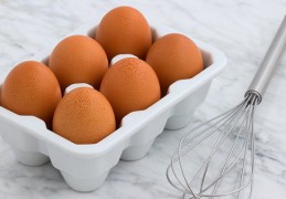 夢見雞蛋：76種場景與解釋