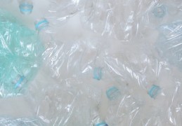 夢見塑膠是什麼意思？意義和象徵、心理狀態、情境解讀