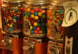 夢見嘴裡塞滿口香糖的 8 個夢境解釋：夢見口香糖在嘴裡 、夢見嚼口香糖在別人身上