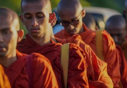 夢見僧侶的 9 個夢境解釋：夢見一位僧侶分發米 、夢見一位僧侶消失